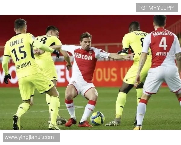 本菲卡与那不勒斯激战正酣谁能在欧冠赛场笑到最后