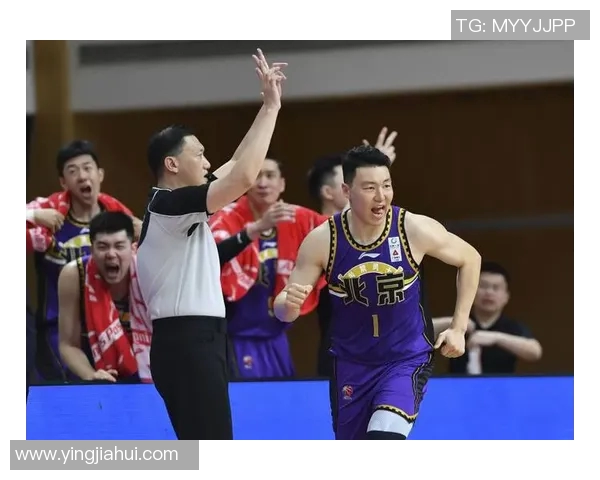 李根：从篮球场上的闪耀明星到生活中的坚韧奋斗者的成长之路