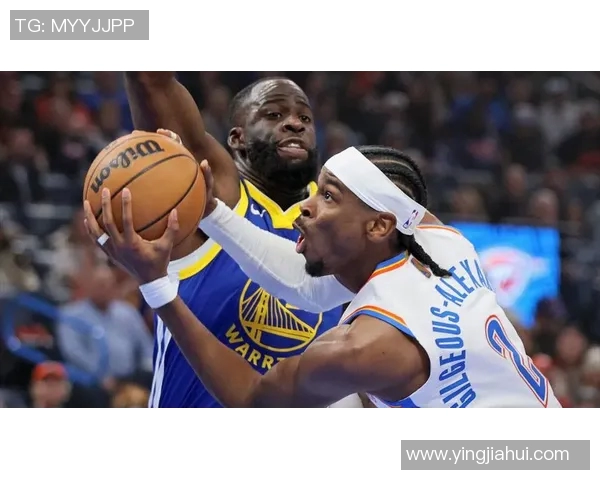 勇士与雷霆激战正酣新浪直播带你全程感受比赛精彩瞬间 勇士与雷霆激战正酣新浪直播带你全程感受比赛精彩瞬间